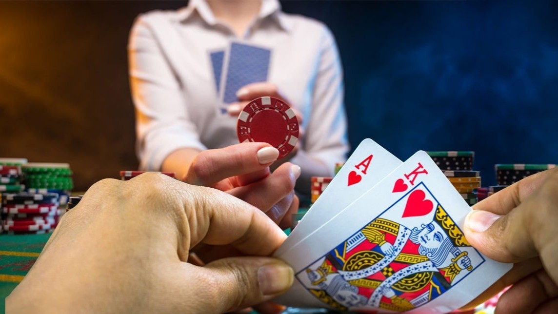 Do seasonal promotions increase temporary casino player activity?